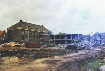 605934 Afbeelding van de sloop van de gebouwen van de voormalige machinefabriek Jaffa (later Stork Bepak) aan de ...